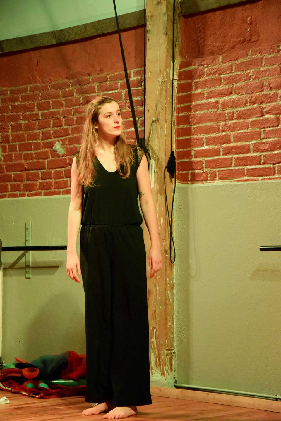 Femme debout, Théâtre