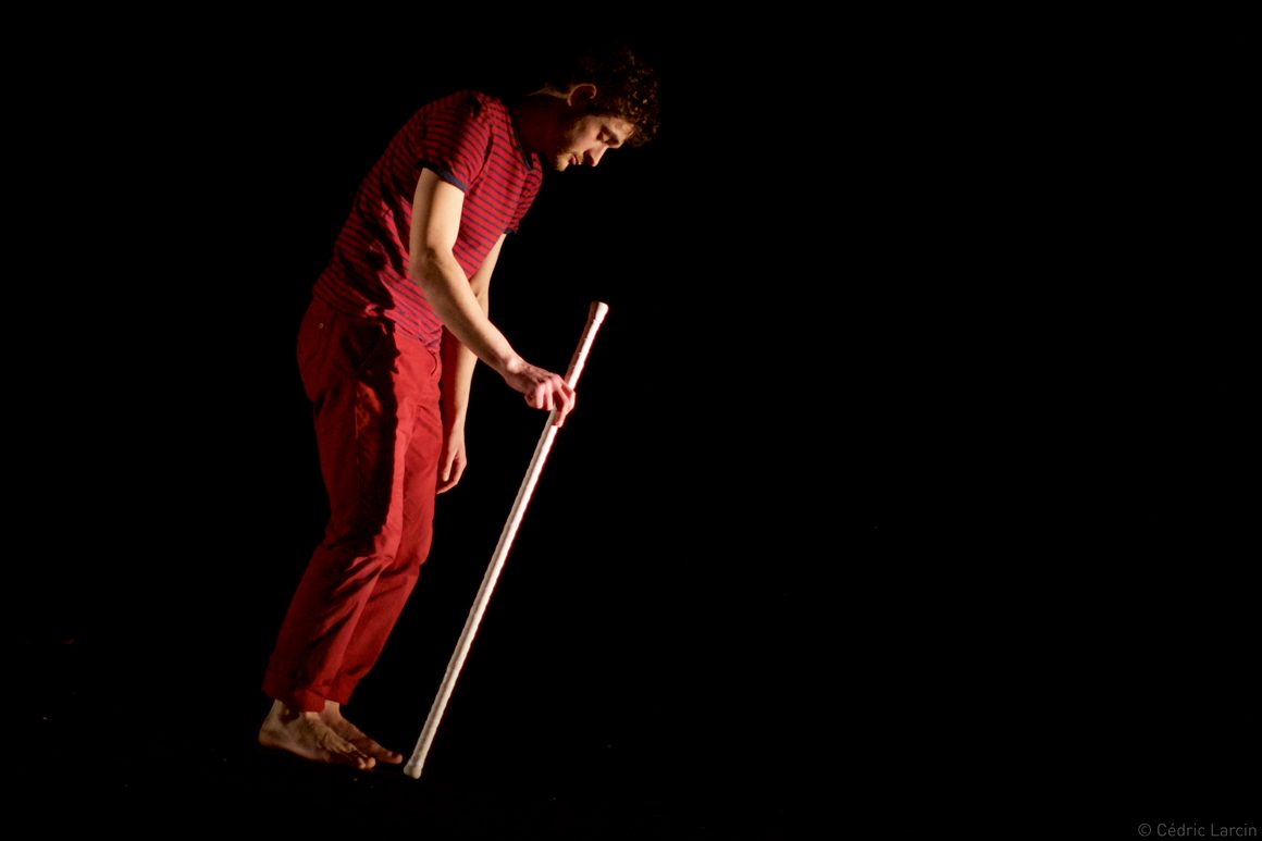 Specatcle jonglage avec baton