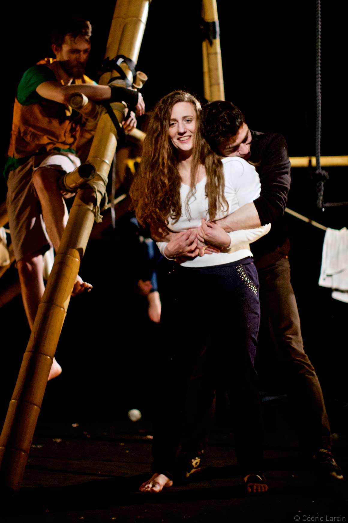 Couple devant structure